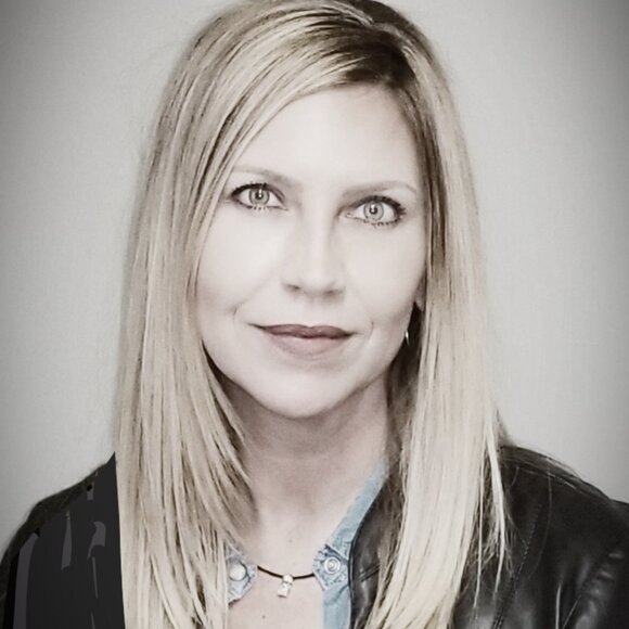 Meet your Posher, Julie - Picture 1 of 2